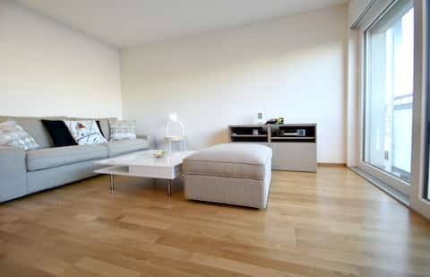 50m from Lake Zug – Modern 2BR Apartment
