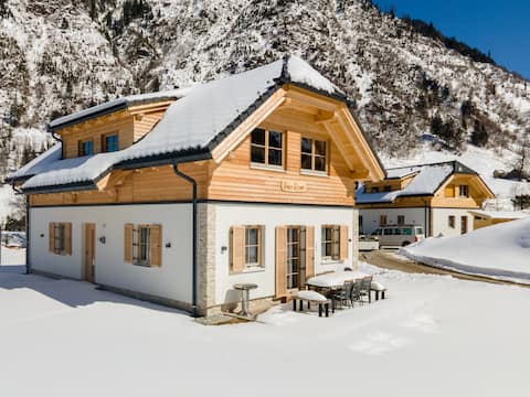 Chalet with sauna, hot tub and enclosed garden