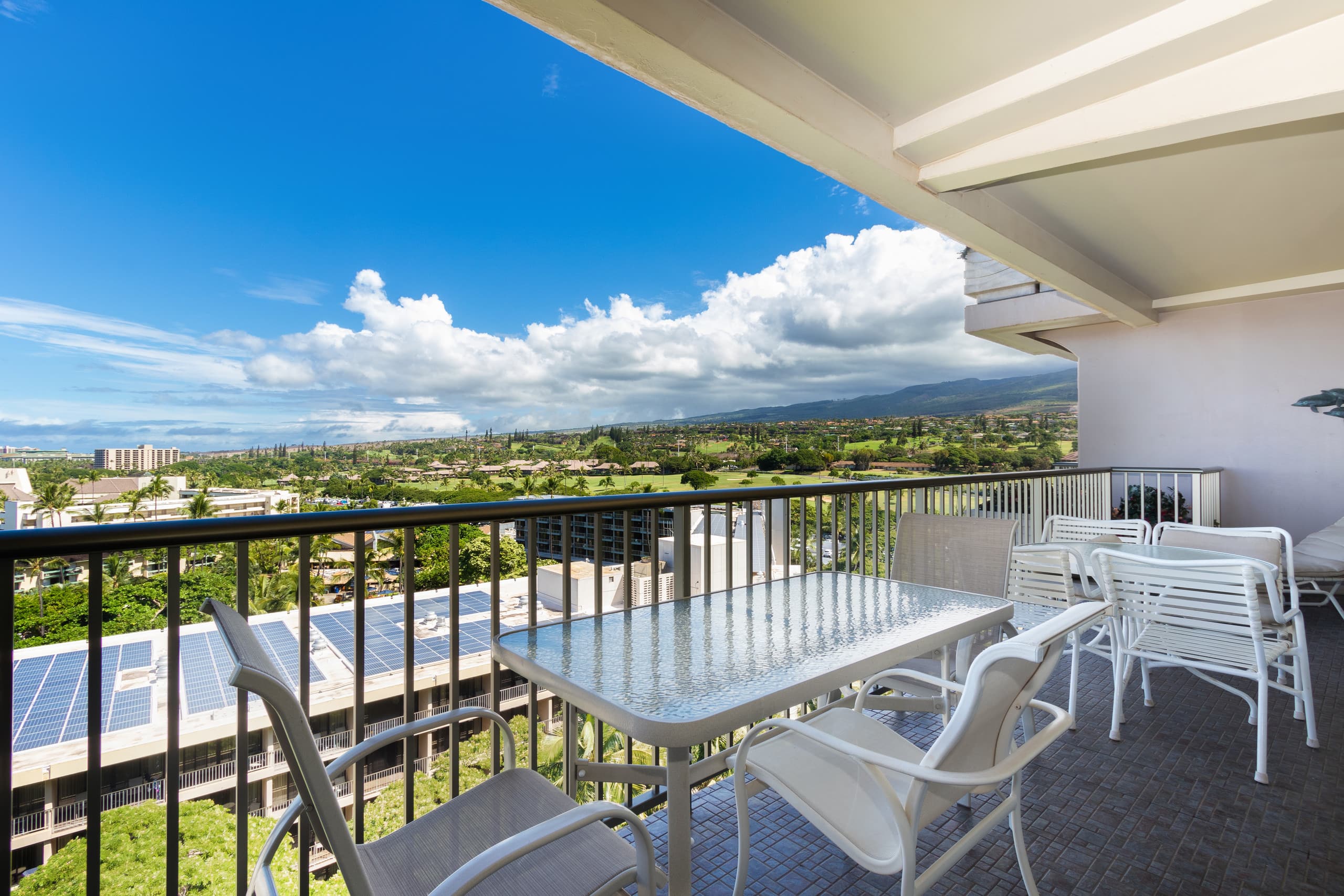 Condo in Lahaina · ★4.83 · 1 bedroom · 2 beds · 2 baths - Image 3