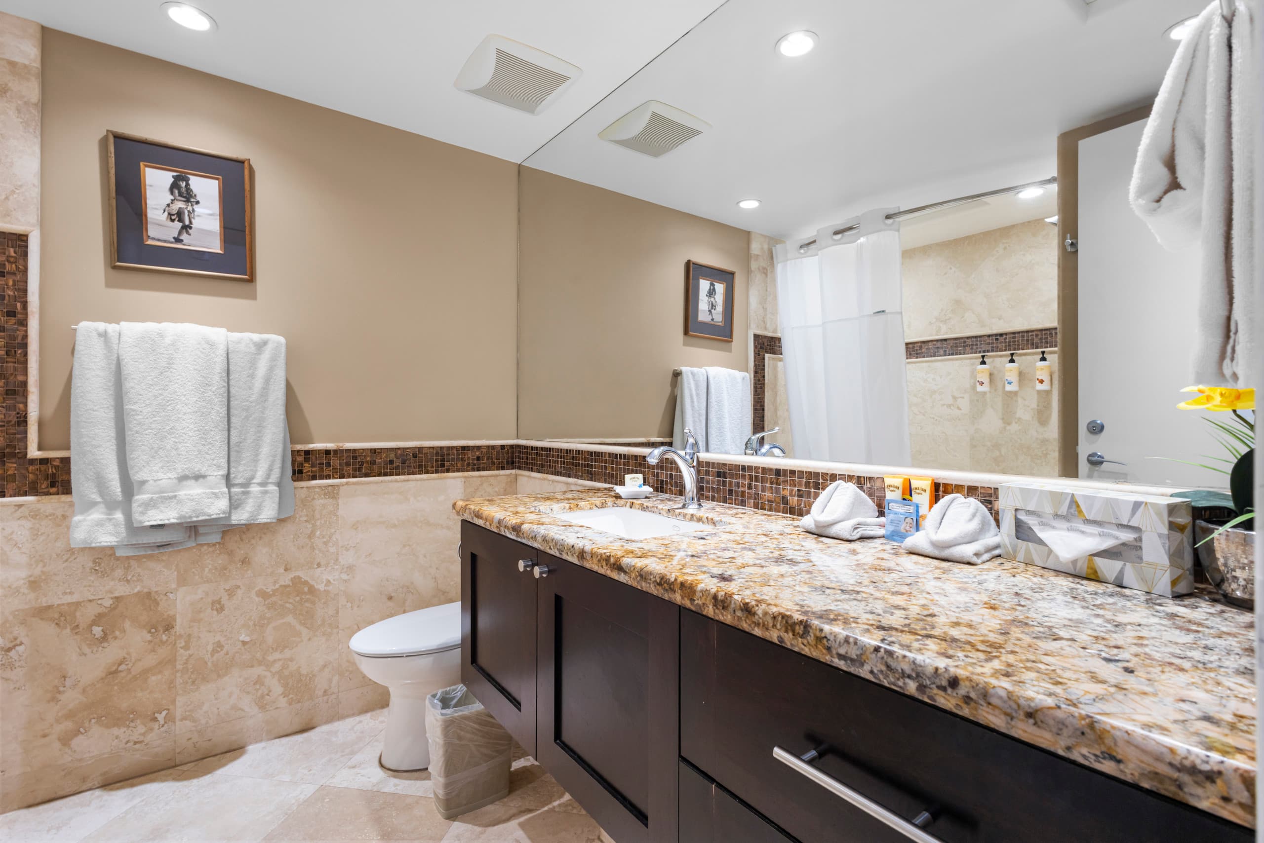 Condo in Lahaina · ★4.83 · 1 bedroom · 2 beds · 2 baths - Image 23