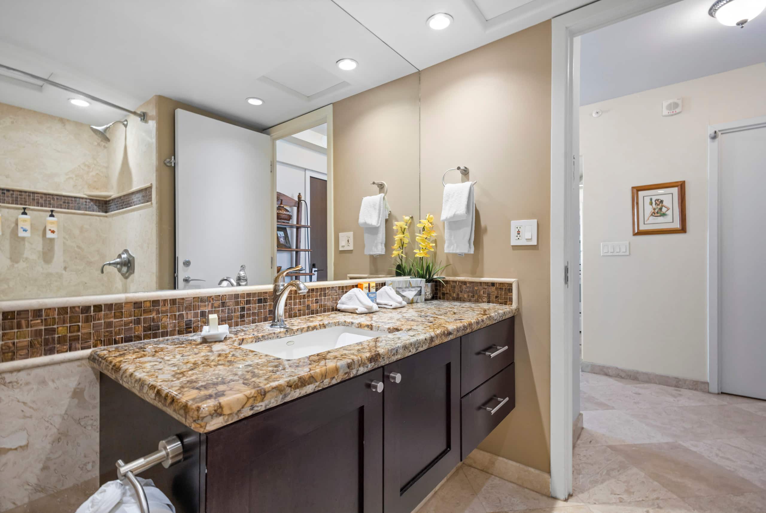Condo in Lahaina · ★4.83 · 1 bedroom · 2 beds · 2 baths - Image 17