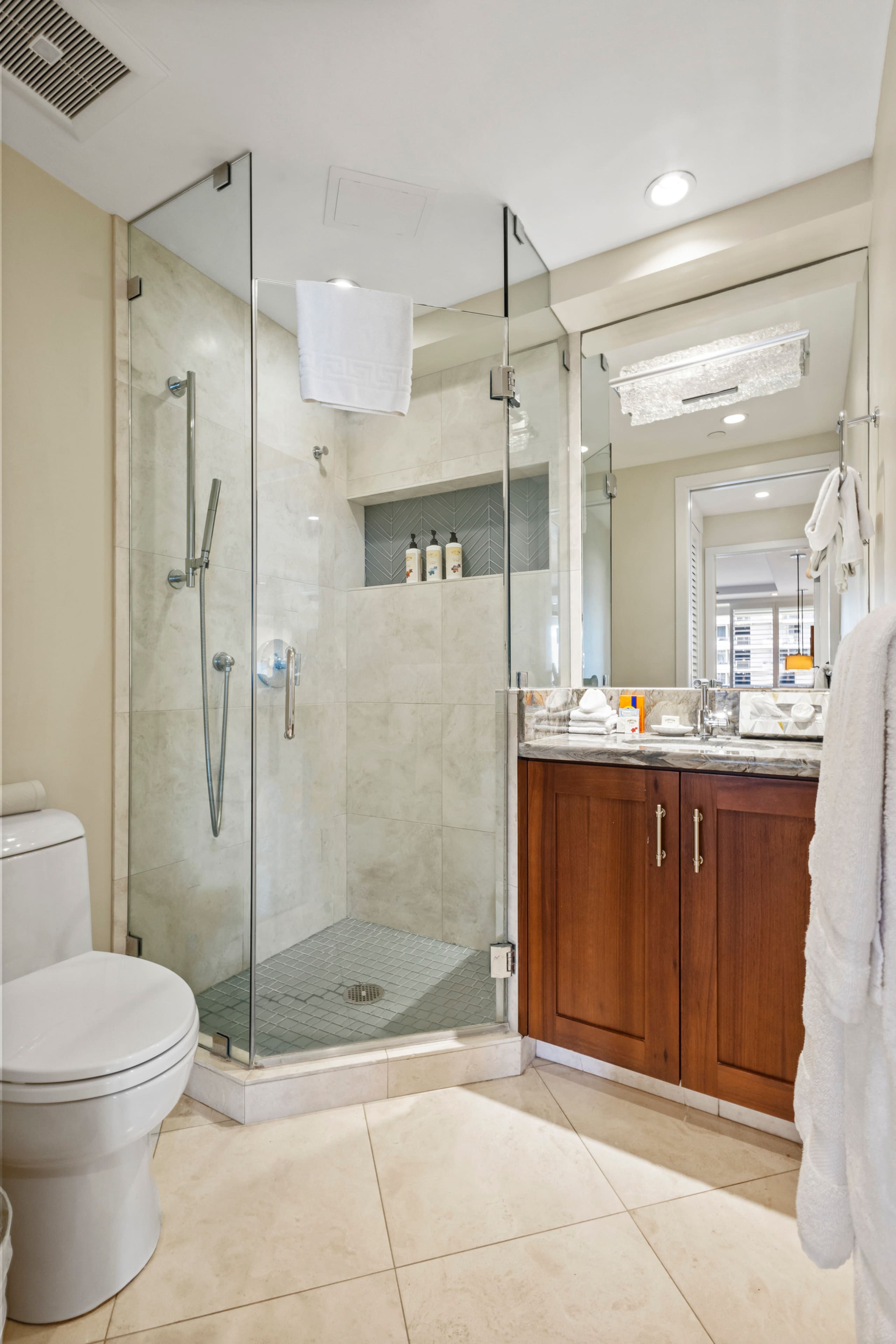 Condo in Lahaina · ★5.0 · 1 bedroom · 2 beds · 2 baths - Image 38
