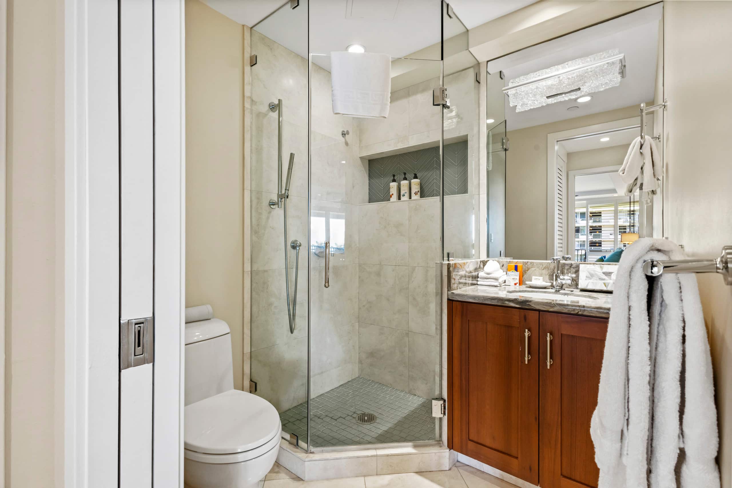 Condo in Lahaina · ★5.0 · 1 bedroom · 2 beds · 2 baths - Image 37