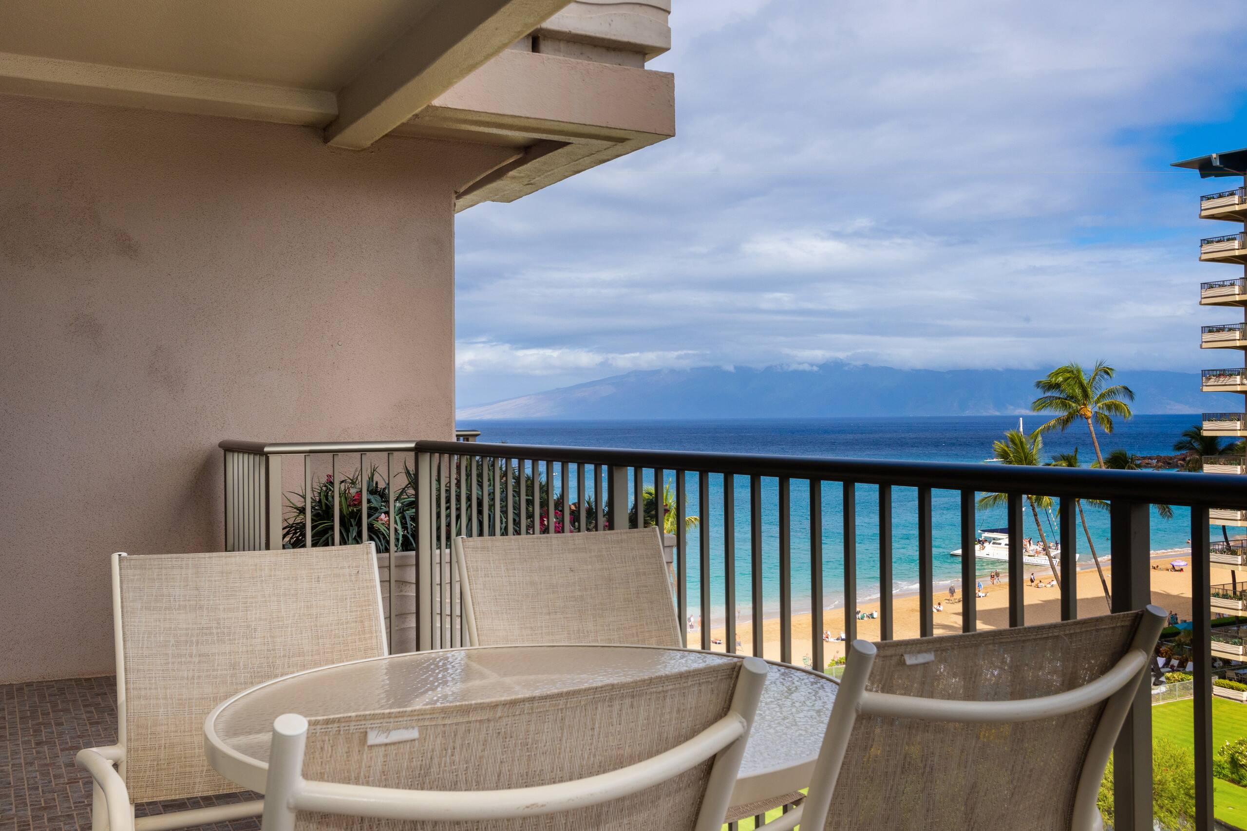 Condo in Lahaina · ★4.67 · 1 bedroom · 2 beds · 2 baths - Image 2