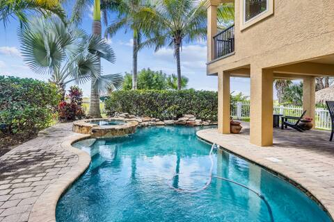 Hidden Treasure - Gorgeous, beach front, pool!