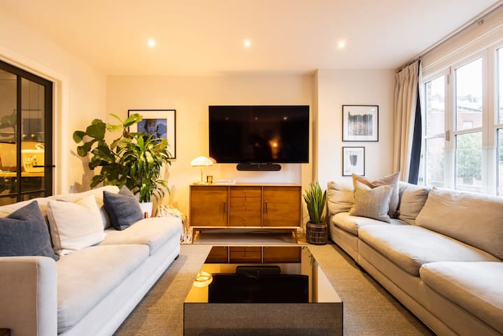 Portobello Mews House in Notting Hill gallery image 2