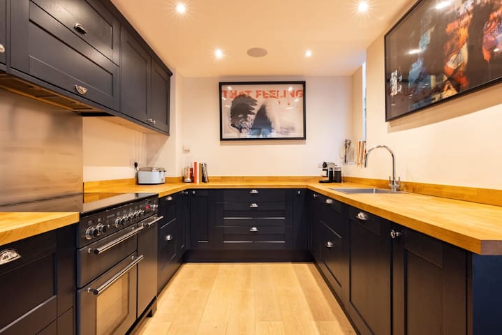 Portobello Mews House in Notting Hill gallery image 4