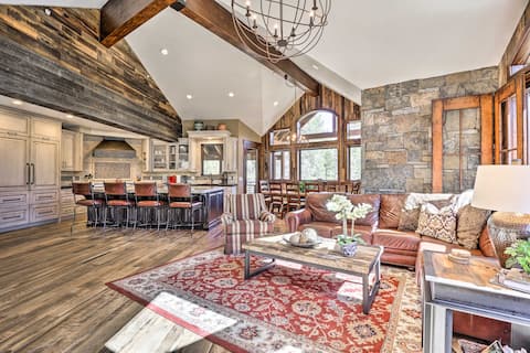 Walk to Lift: Luxe Villa w/ Hot Tub in Copper Mtn