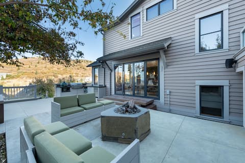 Walk to Skiing, Gorgeous Old Town 4BR Modern Home