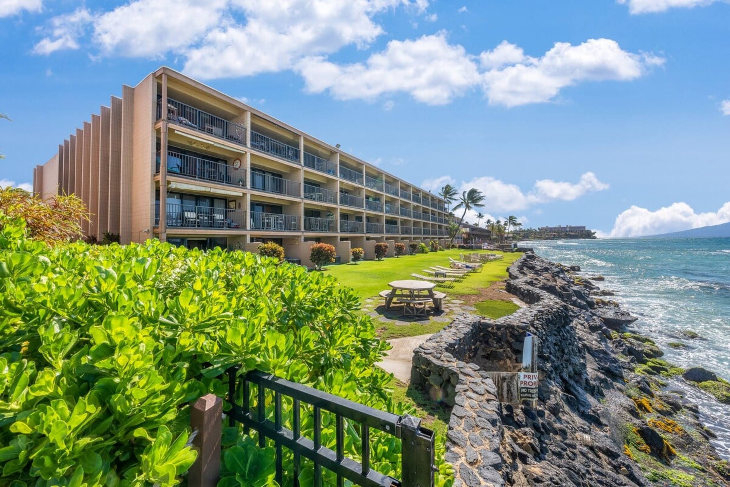Condo in Lahaina · ★4.6 · 1 bedroom · 2 beds · 1 bath - Image 25