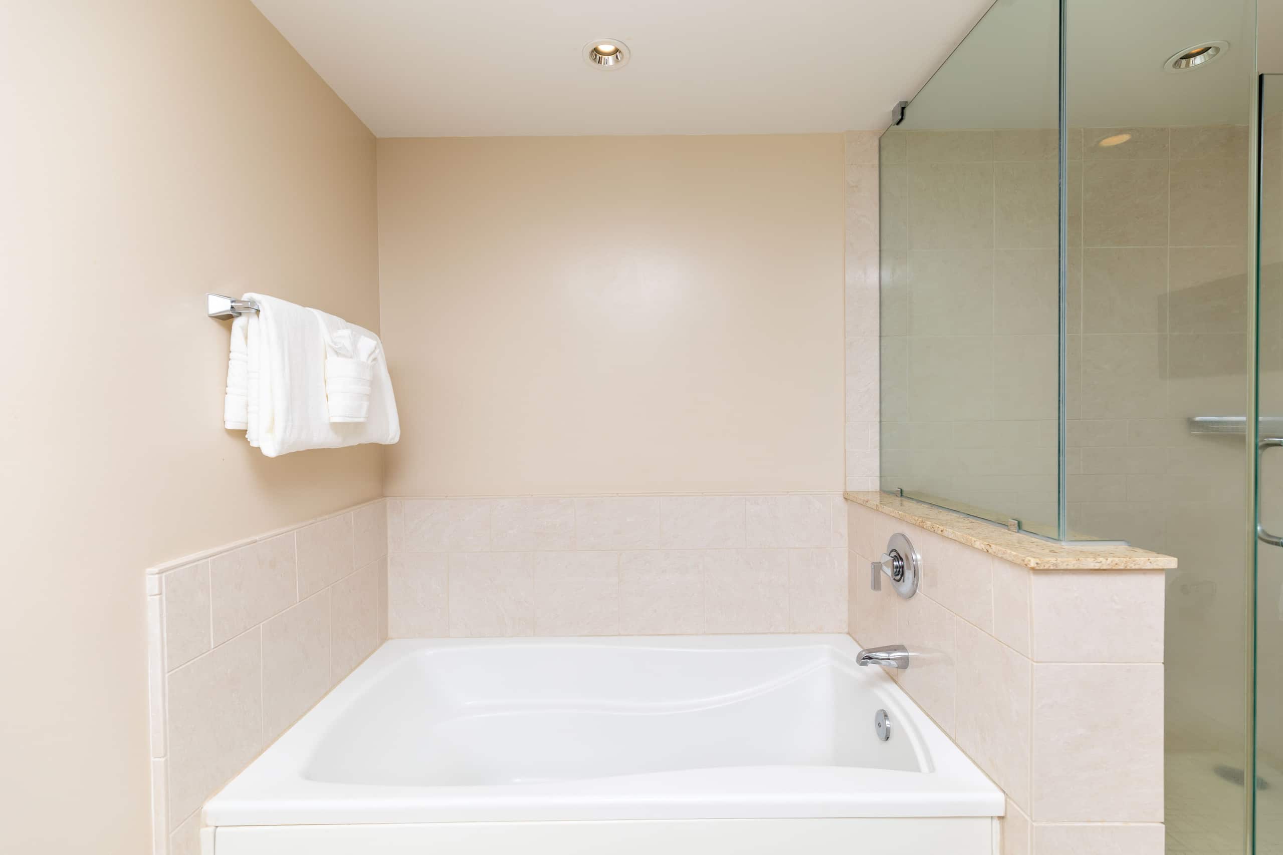 Condo in Lahaina · ★4.36 · 2 bedrooms · 3 beds · 2 baths - Image 20