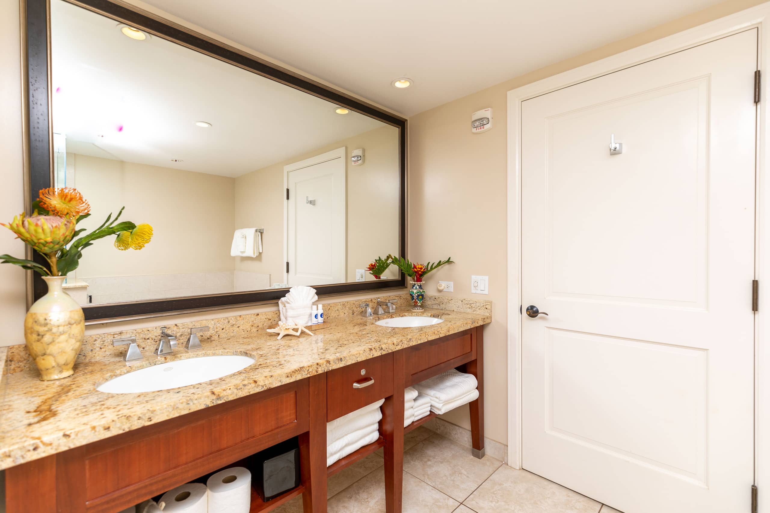 Condo in Lahaina · ★4.36 · 2 bedrooms · 3 beds · 2 baths - Image 17