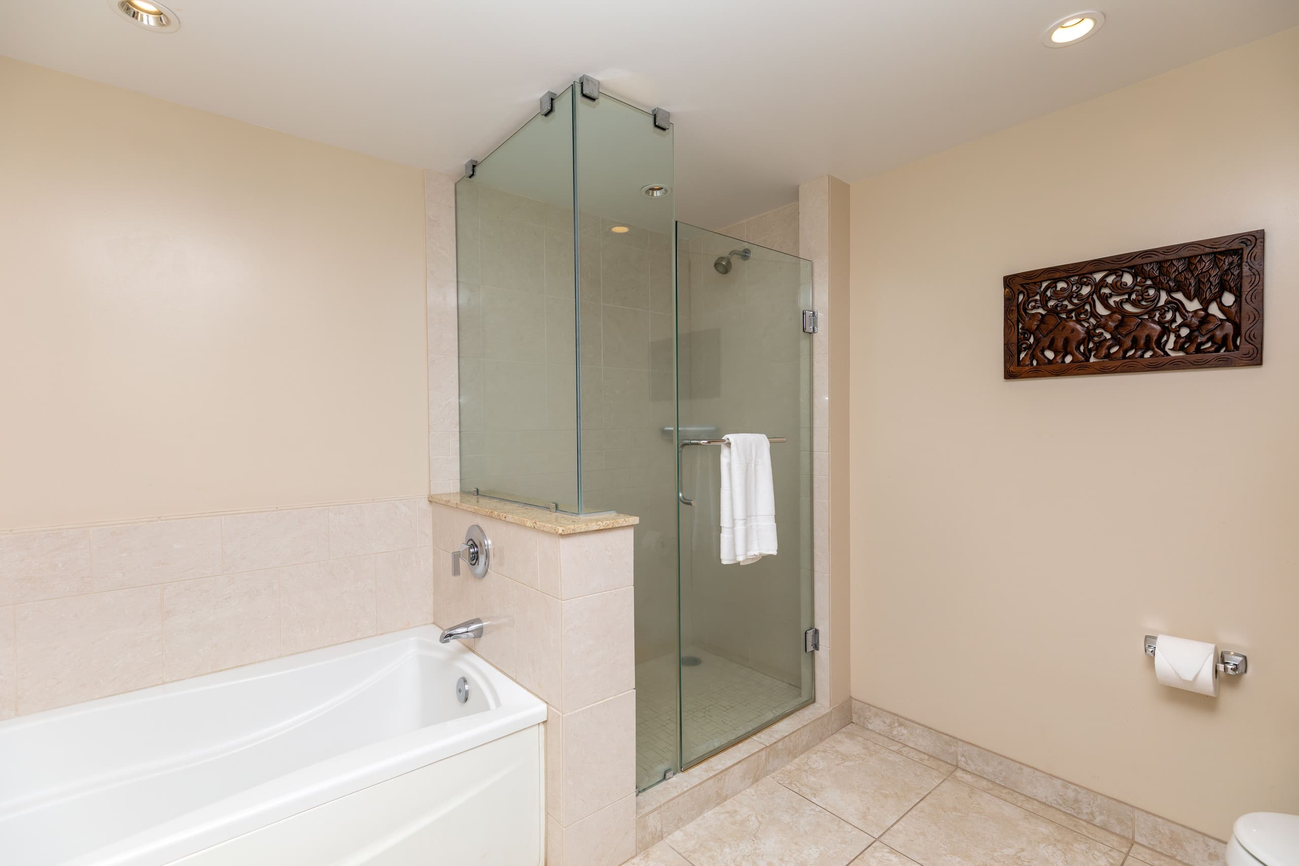 Condo in Lahaina · ★4.36 · 2 bedrooms · 3 beds · 2 baths - Image 19