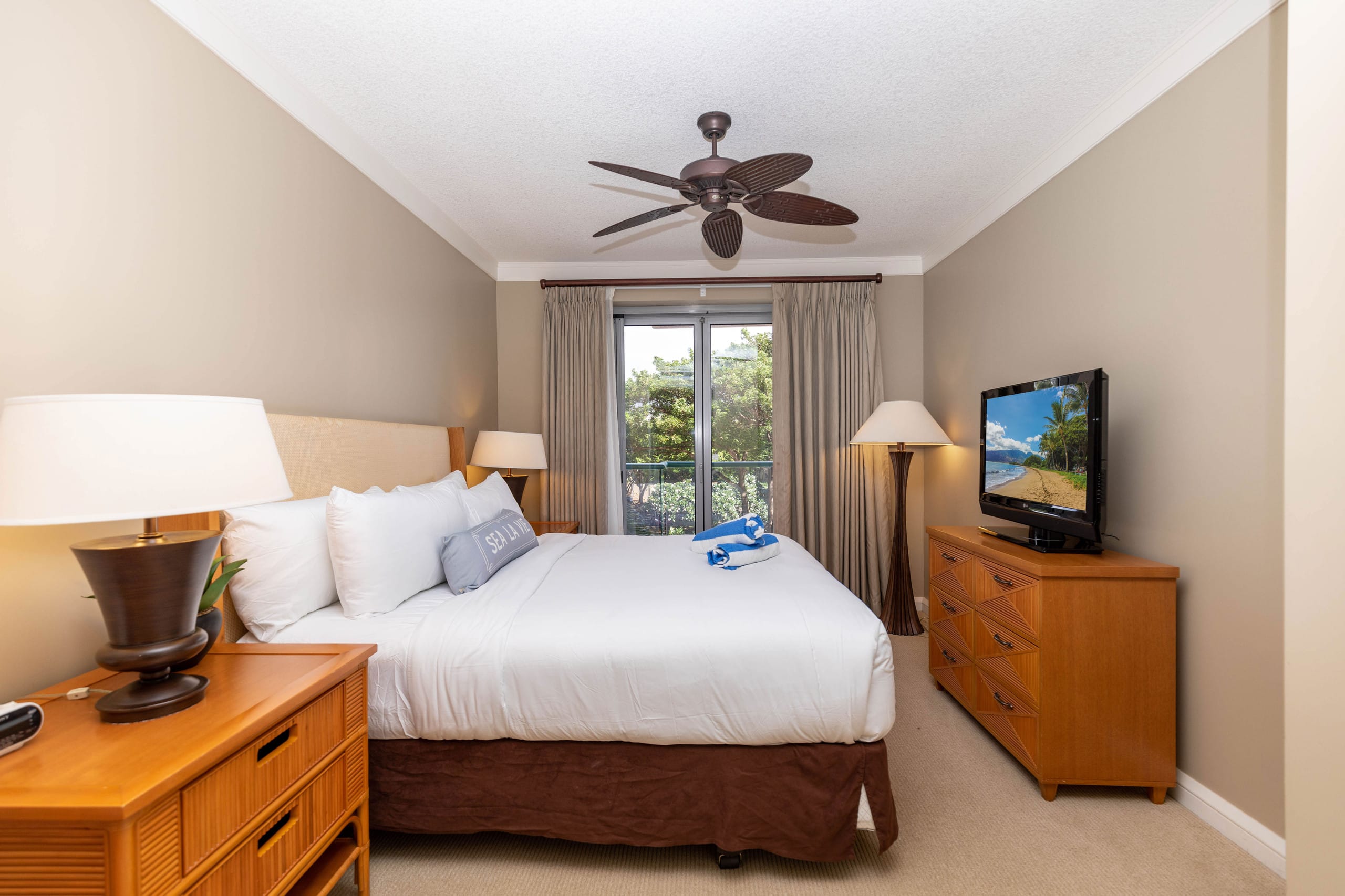 Condo in Lahaina · ★4.36 · 2 bedrooms · 3 beds · 2 baths - Image 12