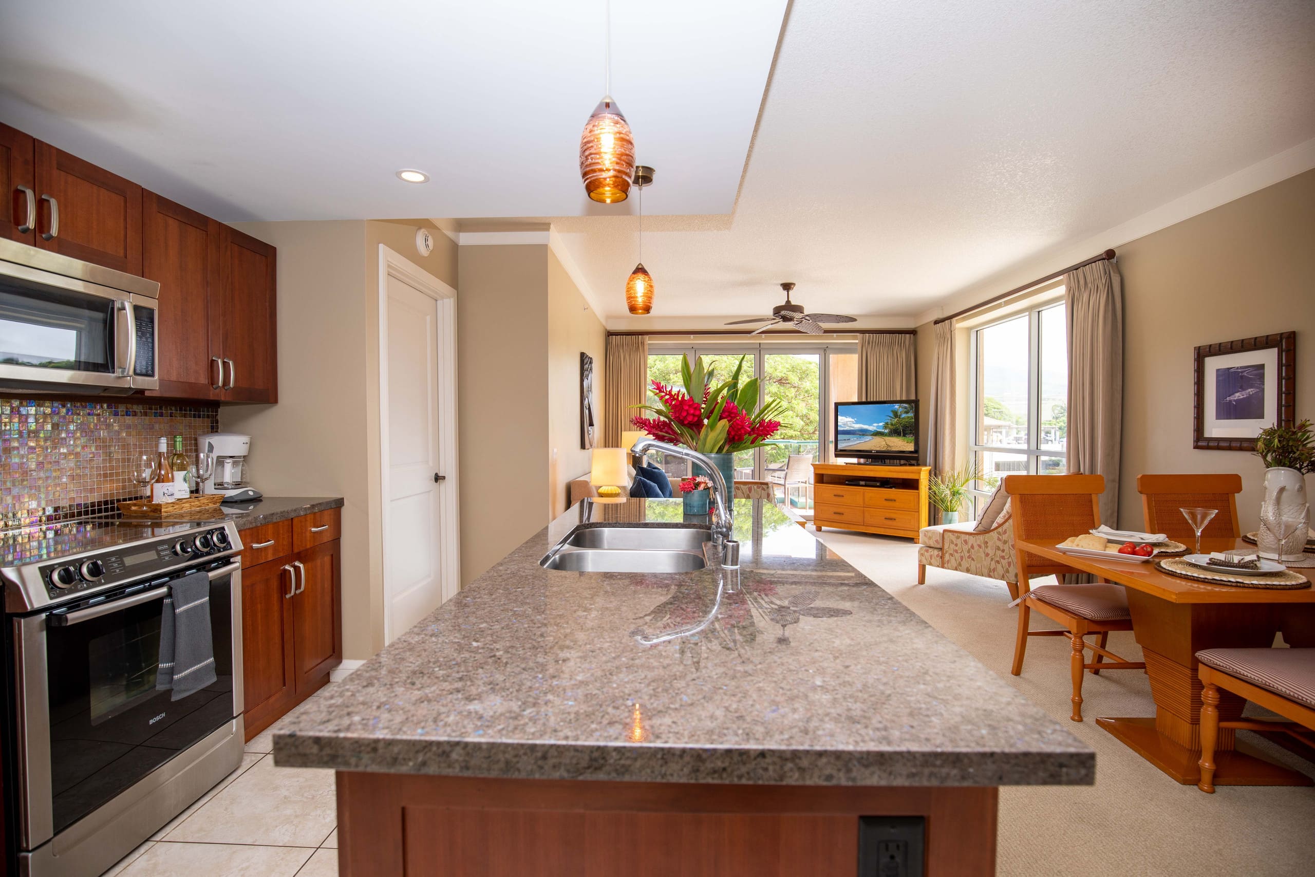 Condo in Lahaina · ★4.36 · 2 bedrooms · 3 beds · 2 baths - Image 7
