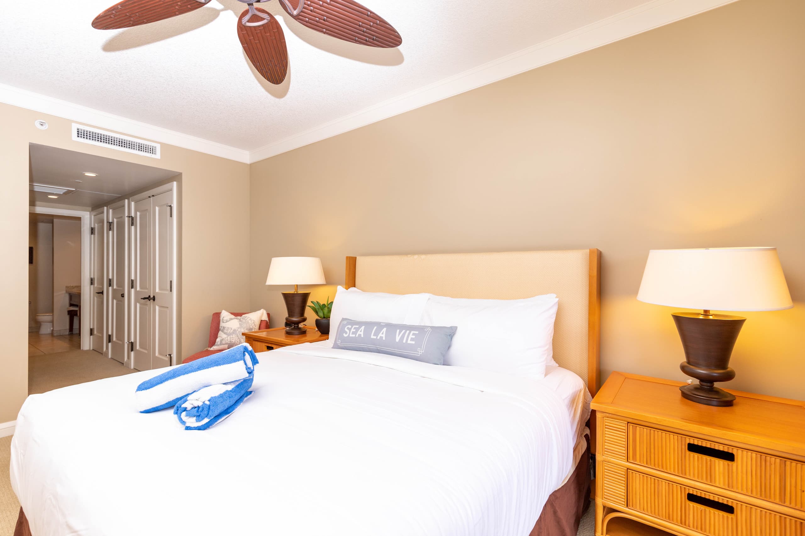 Condo in Lahaina · ★4.36 · 2 bedrooms · 3 beds · 2 baths - Image 11