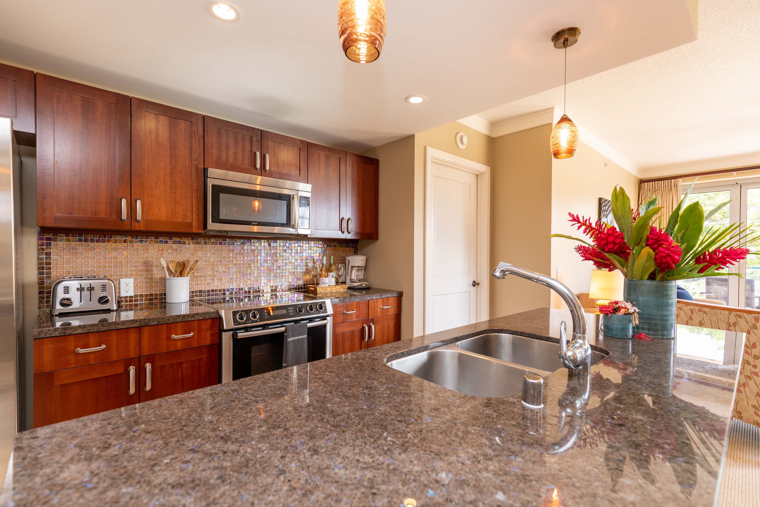 Condo in Lahaina · ★4.36 · 2 bedrooms · 3 beds · 2 baths - Image 8