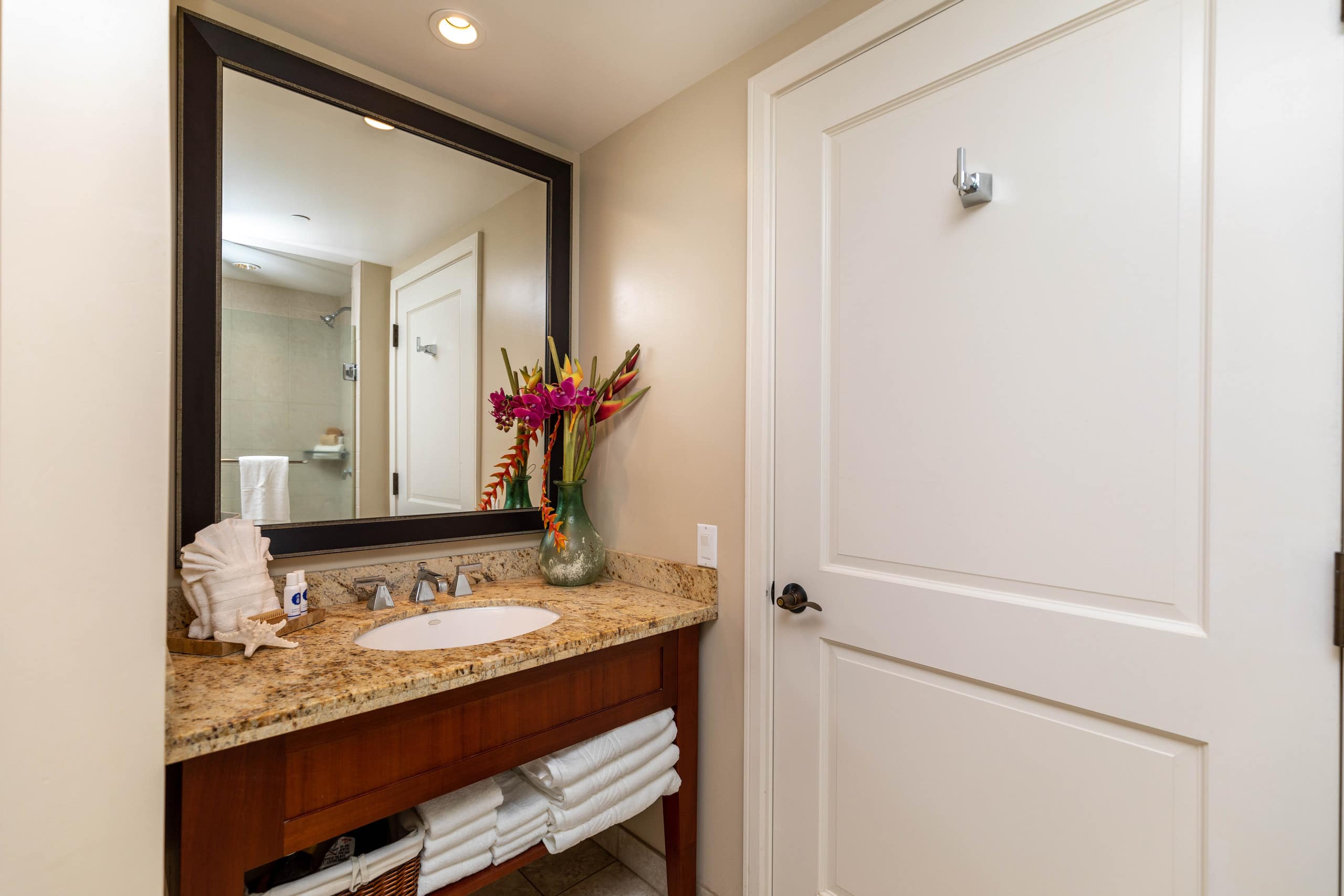 Condo in Lahaina · ★4.36 · 2 bedrooms · 3 beds · 2 baths - Image 18