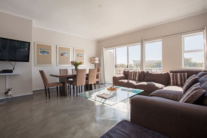 York Mews 14 by CTHA