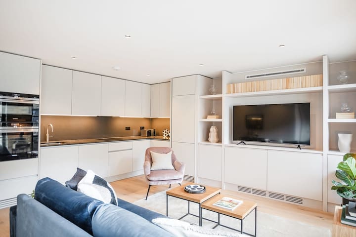 Contemporary Apartment in Bloomsbury/Chancery Lane gallery image 2