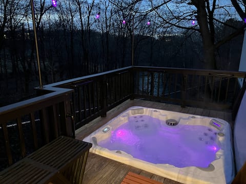 HunnyHAUS: Deluxe TINY*private spa*walk to town