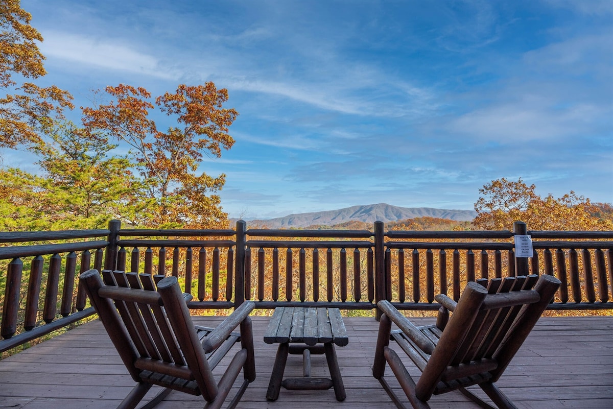 5BR Mountain Retreat | Views, Hot Tub, Pool & Game - Cabins for
