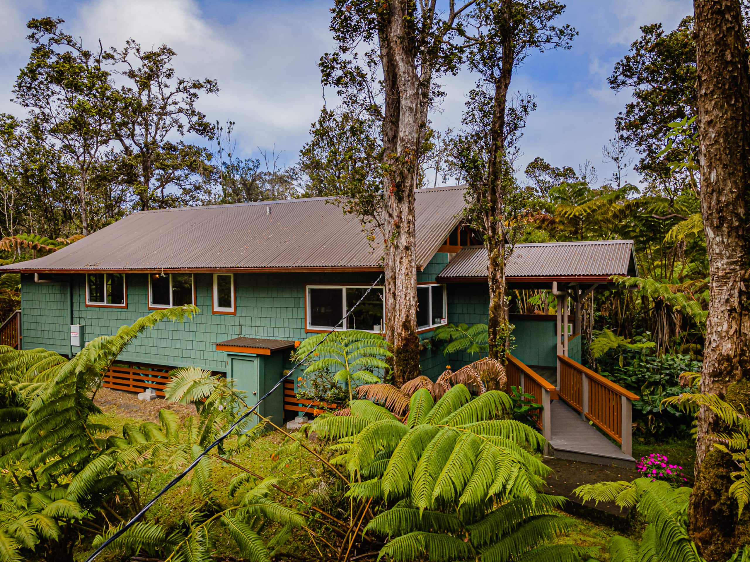 Home in Volcano · ★4.9 · 1 bedroom · 1 bed · 1 bath - Image 8