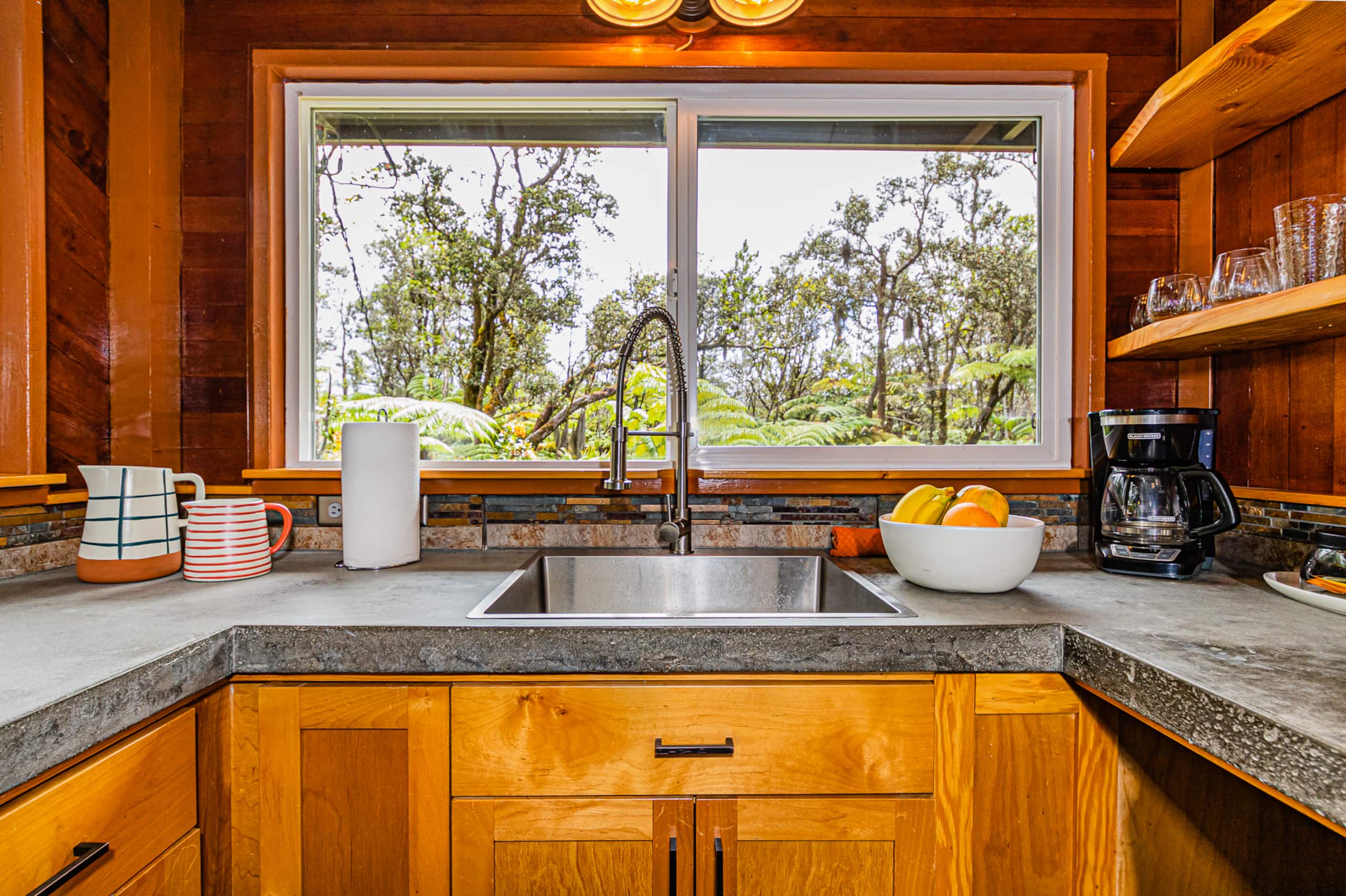 Home in Volcano · ★4.9 · 1 bedroom · 1 bed · 1 bath - Image 7