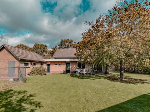 Child friendly detached villa with hot tub