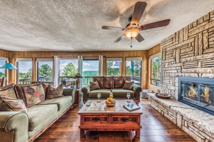 Pinnacle Luxury Rentals managed Airbnb listing 3