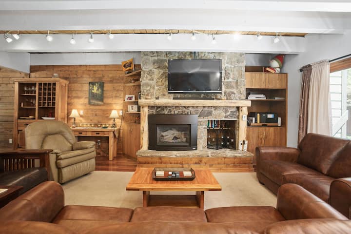 Pool, Covered Balcony, Private Indoor Hot Tub, Walking Distance To Mountain Village - Steamboat Springs