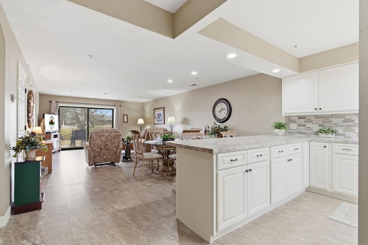 2br, 2ba Walk-in Golf Condo With Private, Covered Patio And Indoor Pool Access - Branson, MO