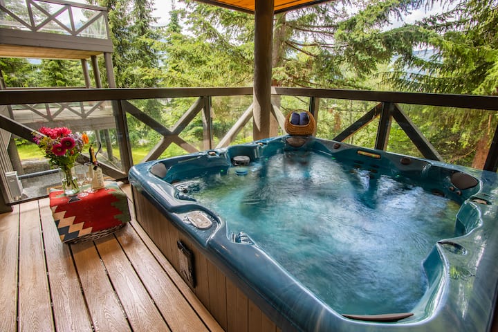 Pinnacle Ridge 36 - Ski In Ski Out, New Renovation - Whistler