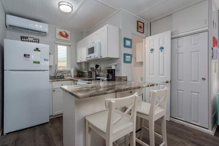 Renovated Studio • Steps To Sandy Shore - Tt49 - Treasure Island, FL