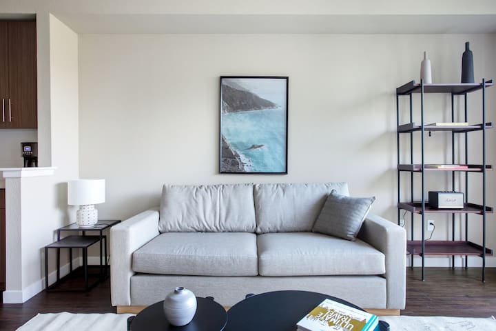 Blueground | Mountain View, gym, pool, garden gallery image 3