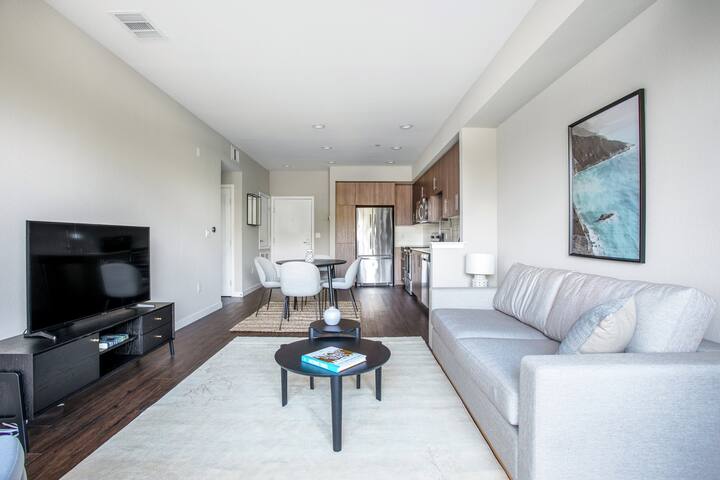 Blueground | Mountain View, gym, pool, garden gallery image 2