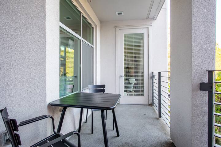 Blueground | Mountain View, gym, pool, garden gallery image 4