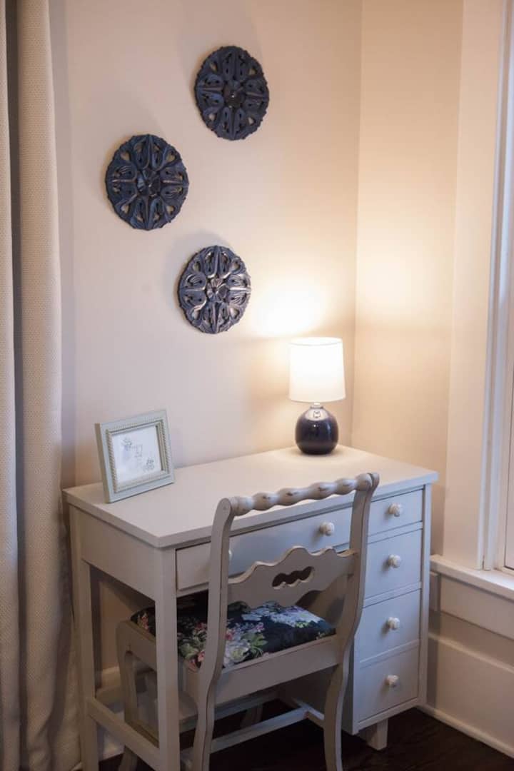 Obnovljeni radni stol.