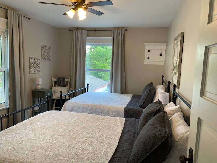 Spavaća soba s 2 bračna kreveta (1,6x2)