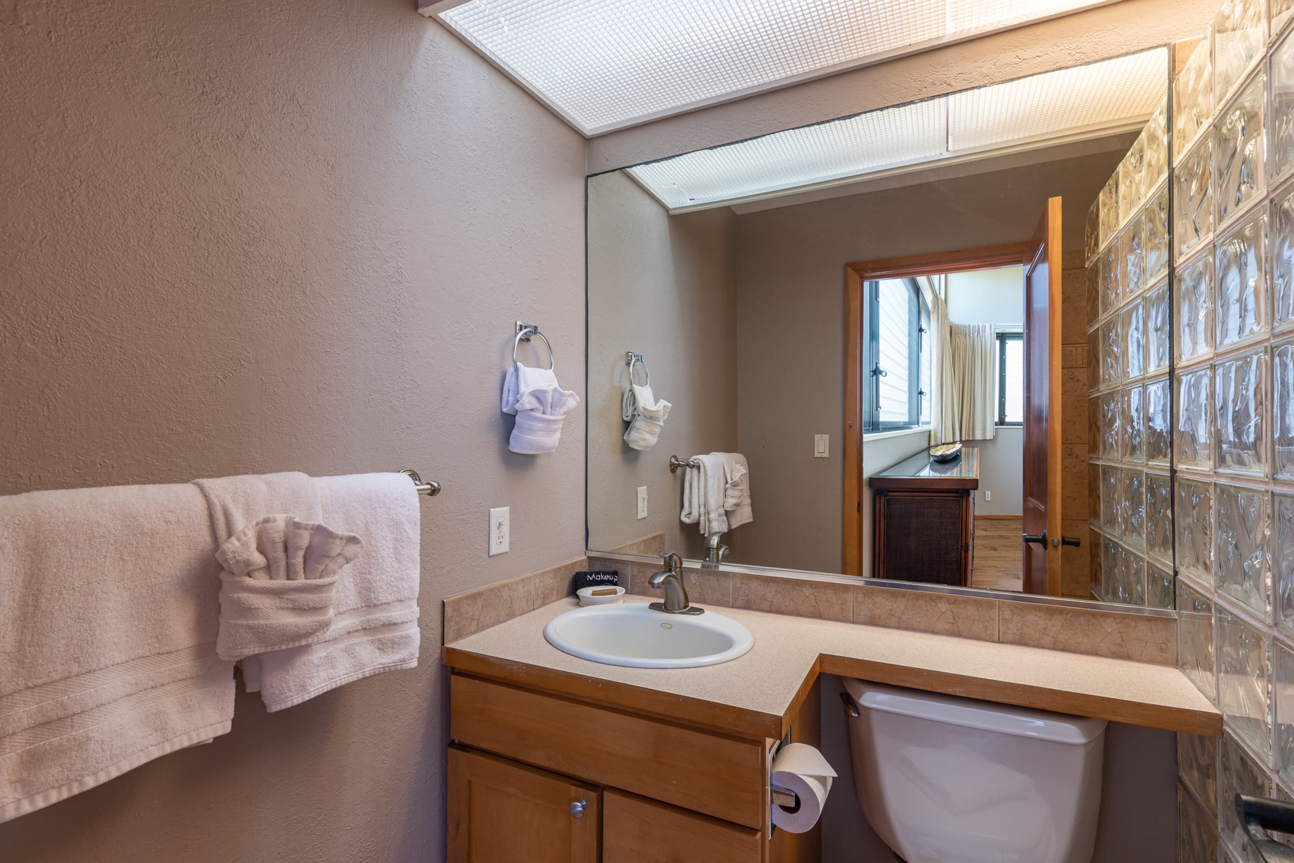 Condo in Lahaina · ★4.79 · 3 bedrooms · 4 beds · 3 baths - Image 33