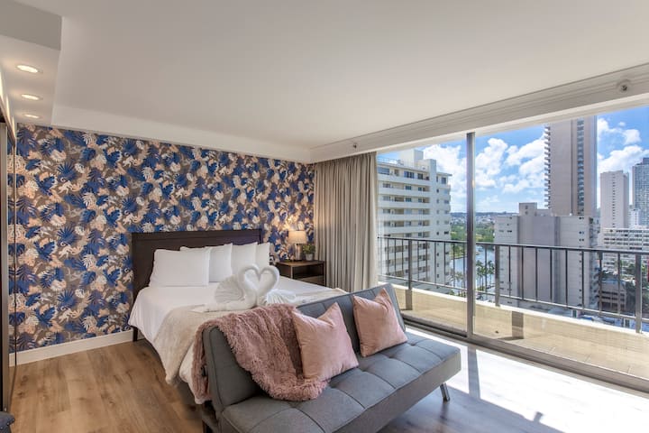 Partial Ocean View King Studio W/ Kitchen/ac/pool - Honolulu