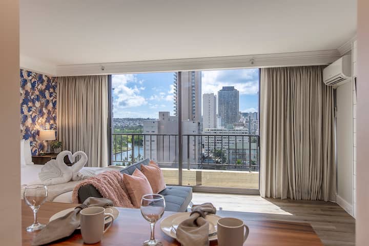 Partial Ocean View King Studio W/ Kitchen/ac/pool - Honolulu