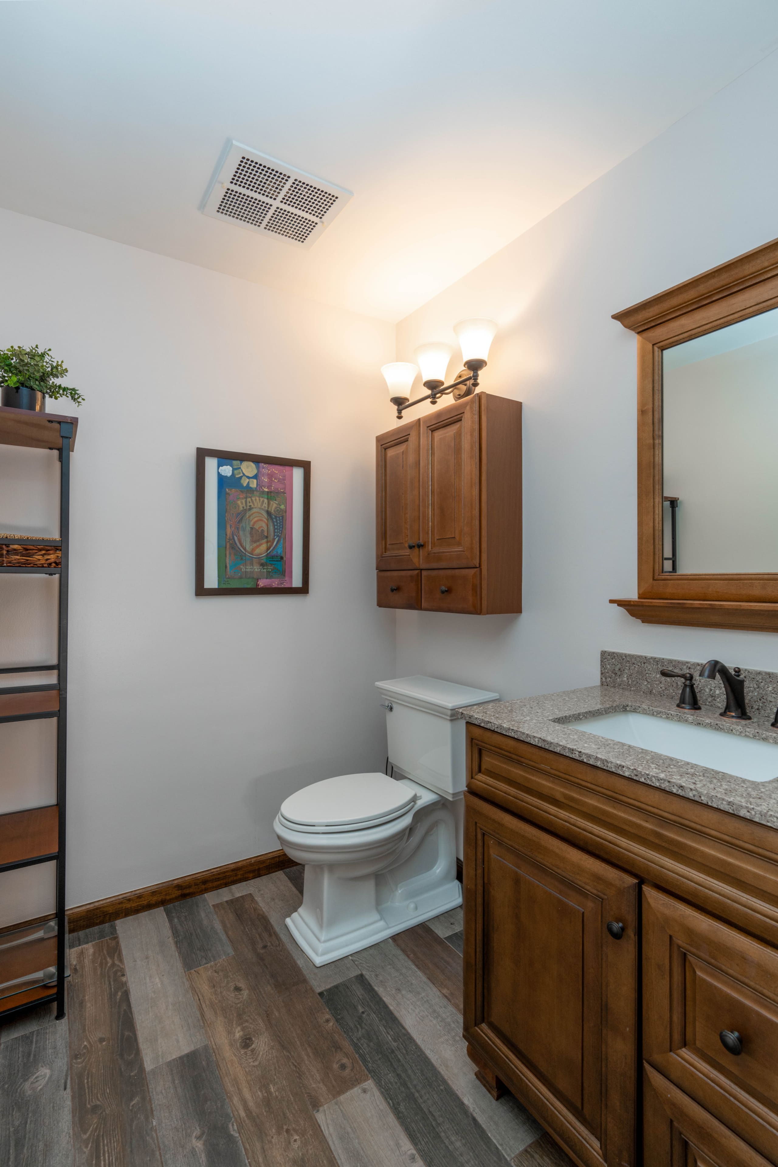 Newly Renovated 2 bedroom Condo, Close Beach - Photo 11