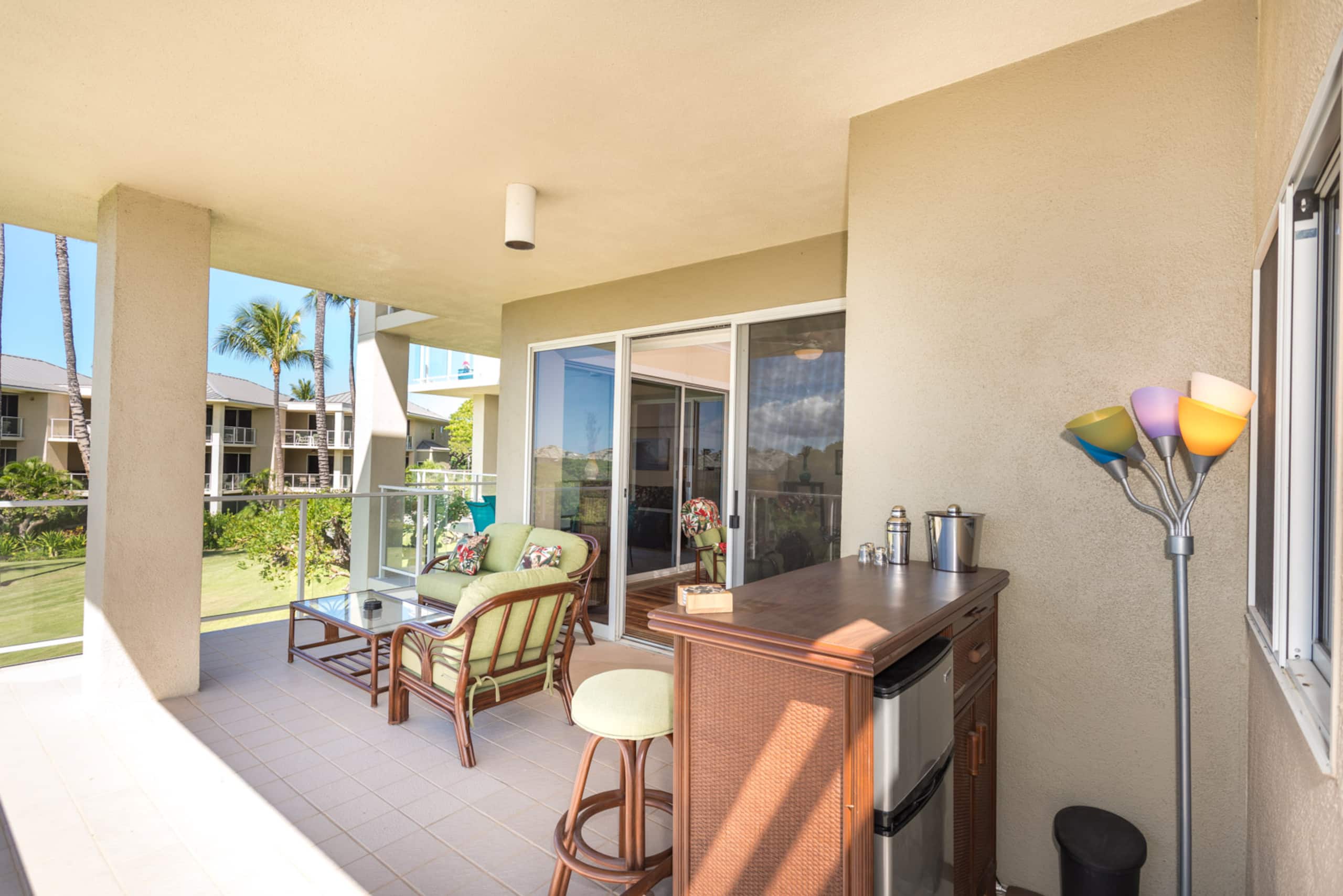 Newly Renovated 2 bedroom Condo, Close Beach - Photo 25