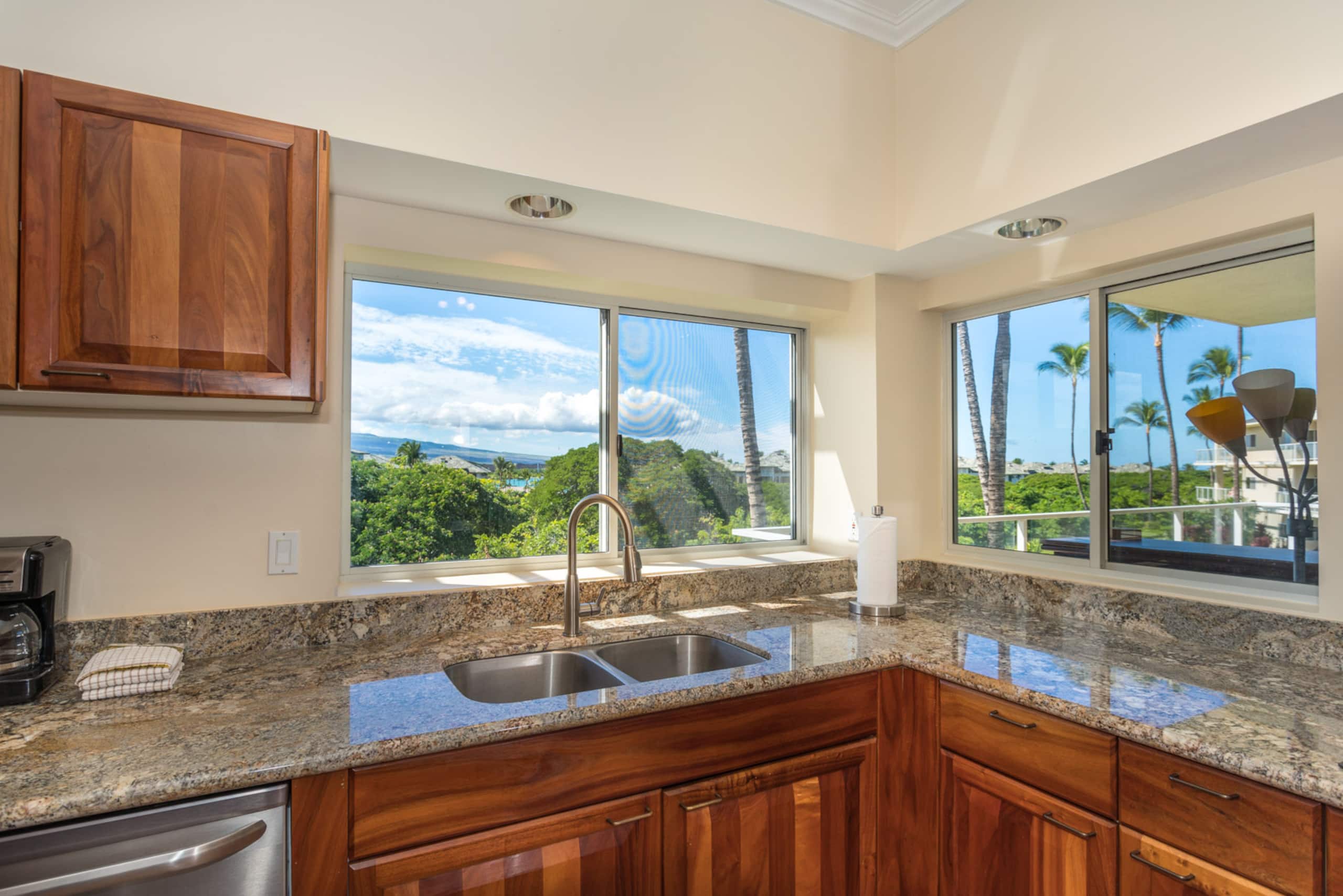 Newly Renovated 2 bedroom Condo, Close Beach - Photo 19