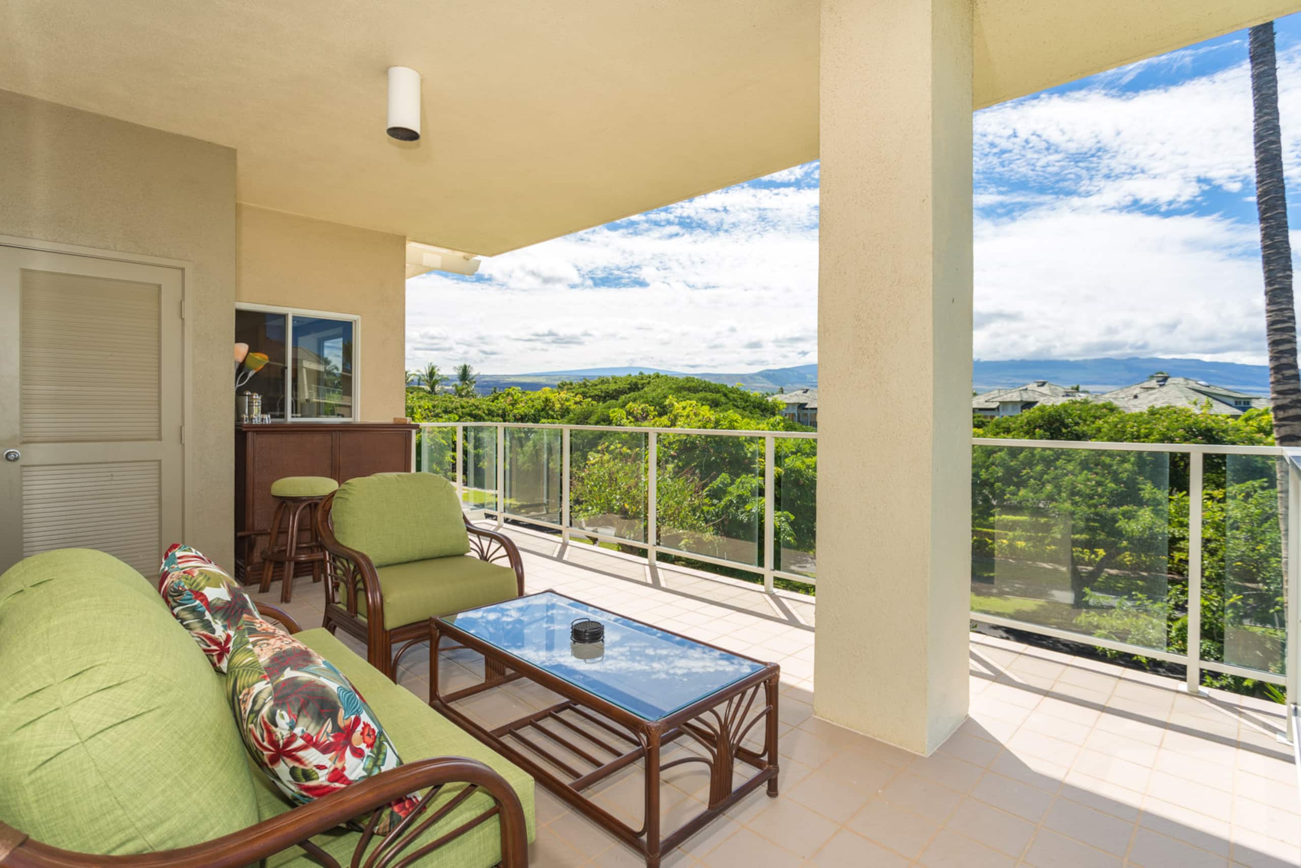 Newly Renovated 2 bedroom Condo, Close Beach - Photo 26
