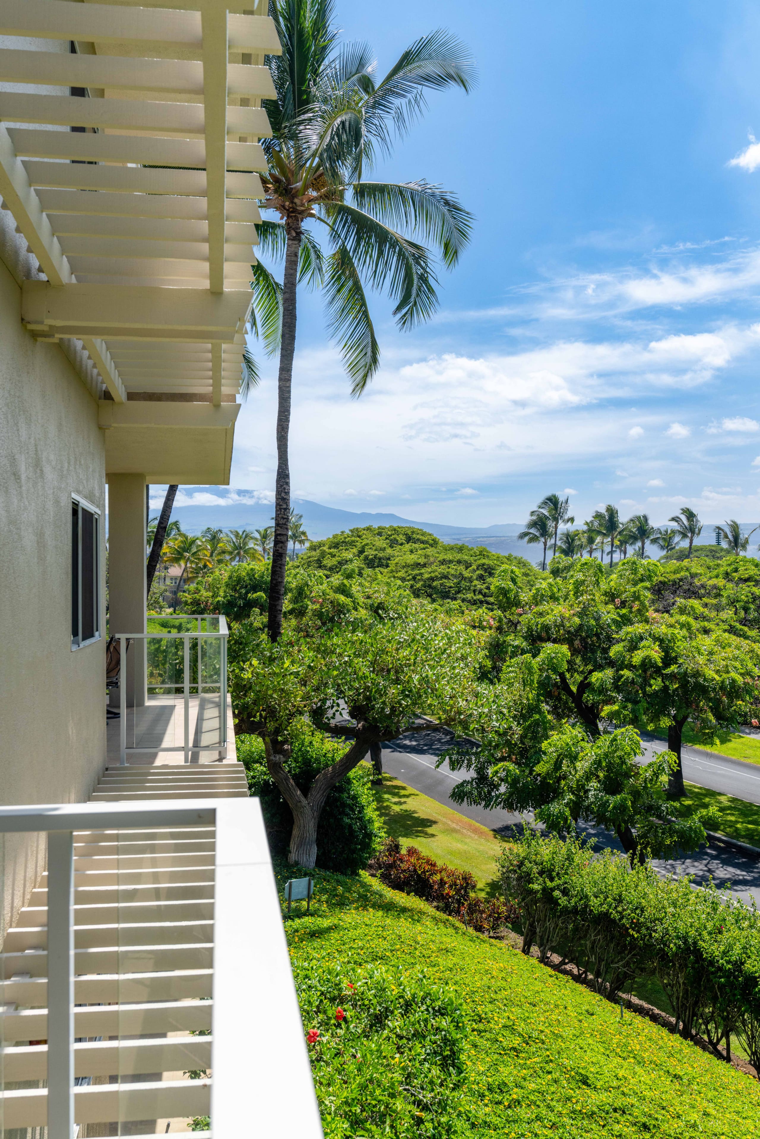 Newly Renovated 2 bedroom Condo, Close Beach - Photo 15