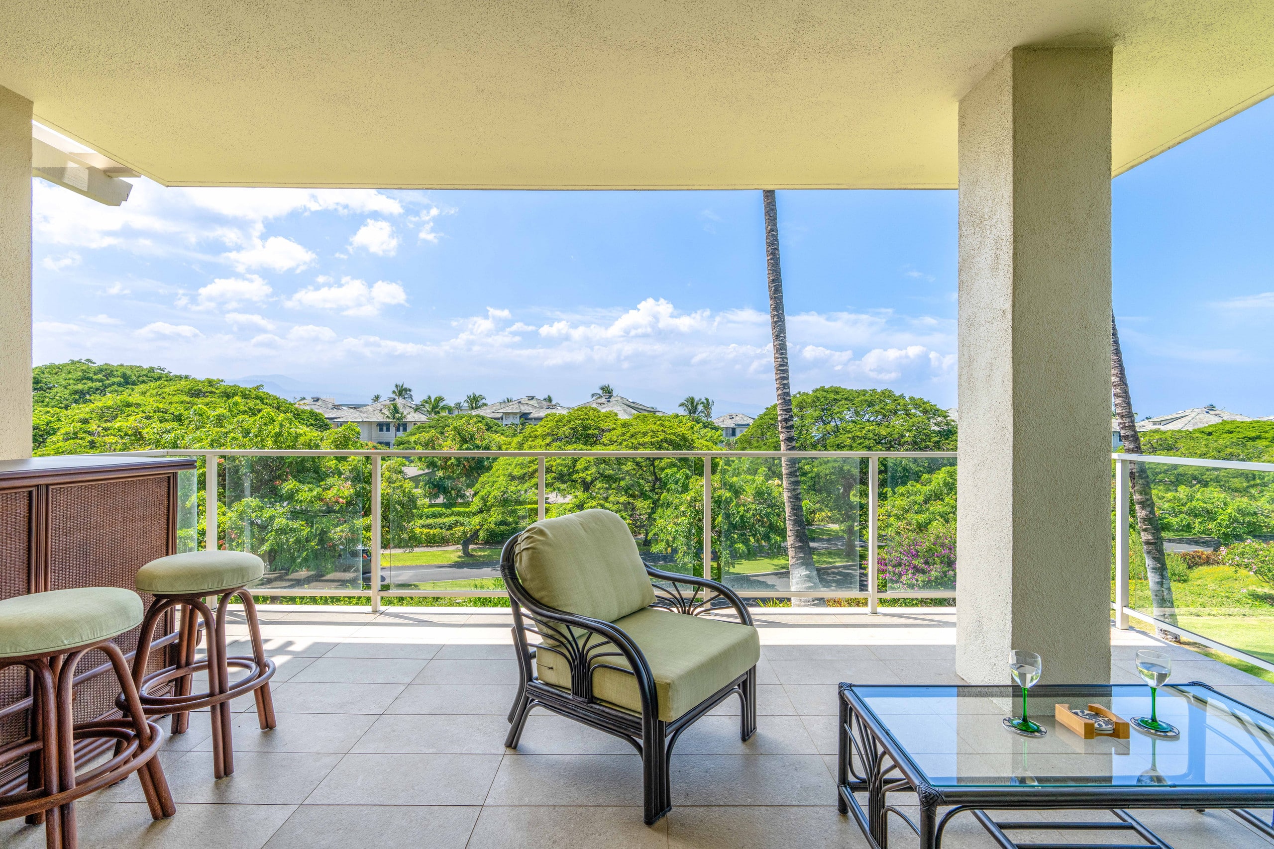 Newly Renovated 2 bedroom Condo, Close Beach - Photo 13