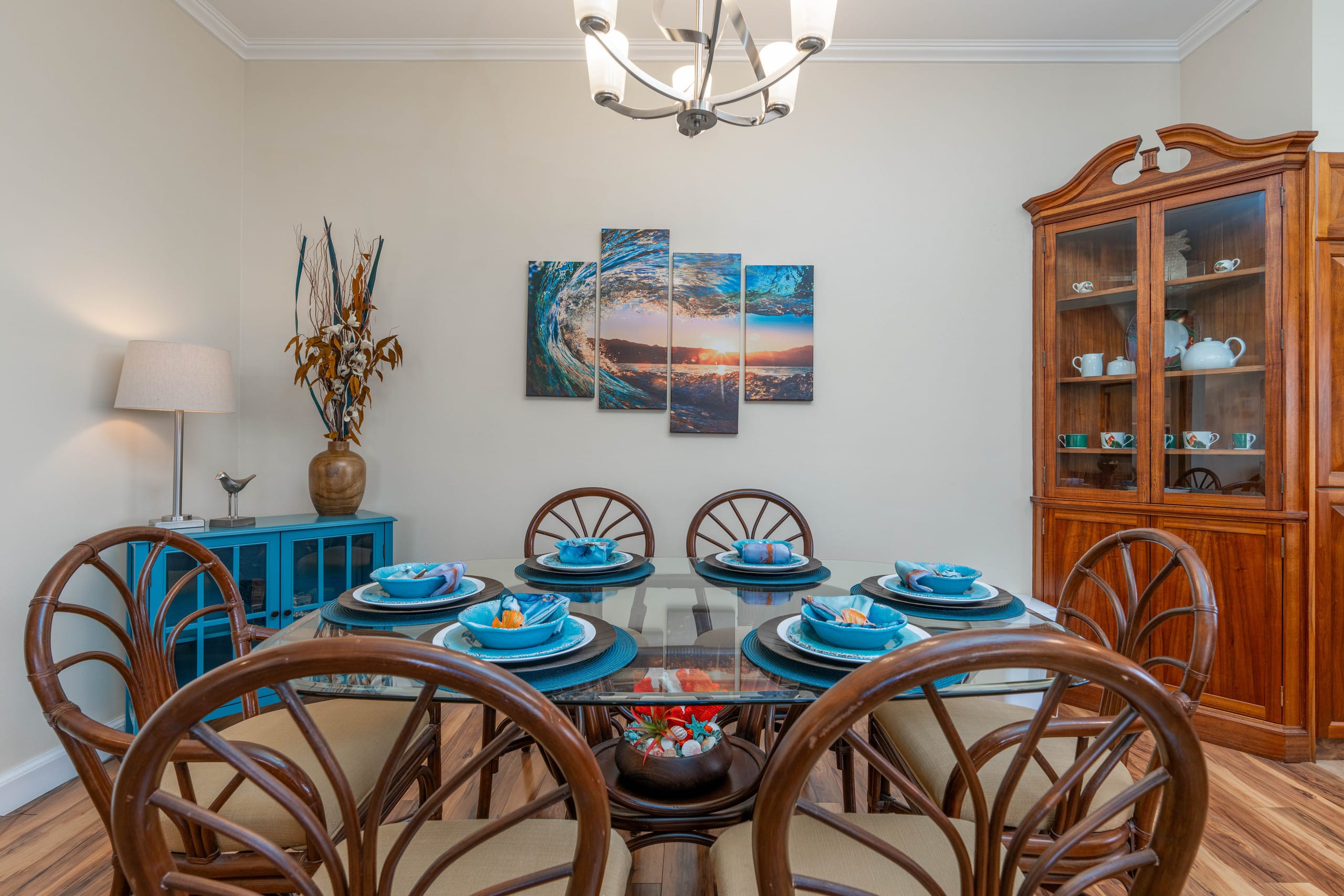 Newly Renovated 2 bedroom Condo, Close Beach - Photo 6