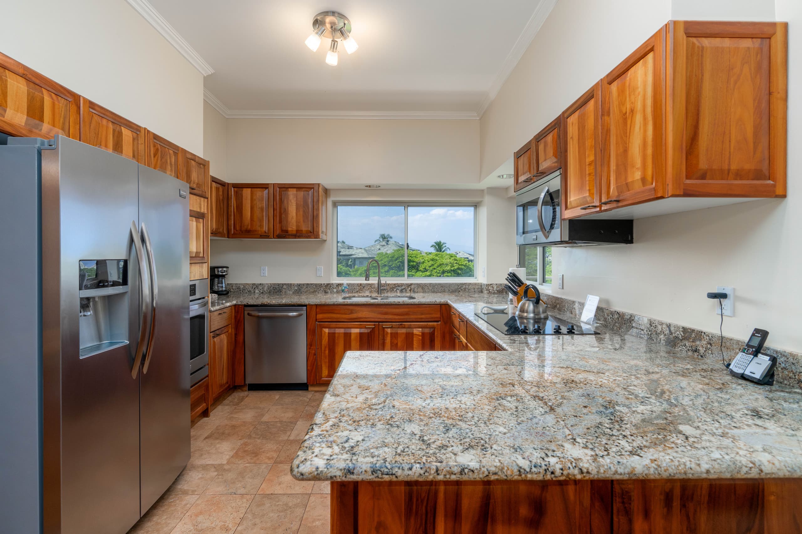 Newly Renovated 2 bedroom Condo, Close Beach - Photo 7